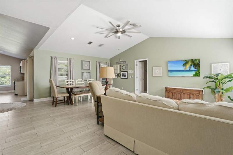 3 bedroom Single Family Residence at 4934 SW 20th Place, Cape Coral, Cape Coral — photo 2