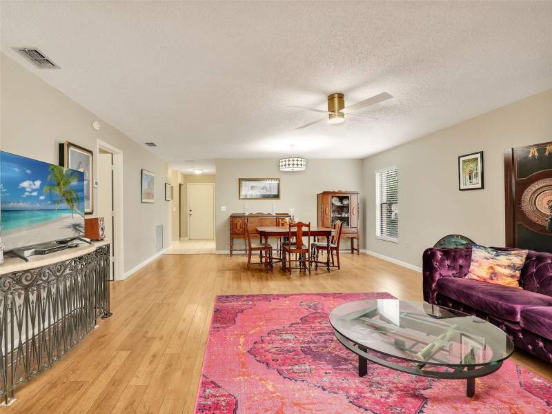 2 bedroom Villa at 623 Oak Hill Circle #28, Village Oaks Sec D, Sarasota — photo 2
