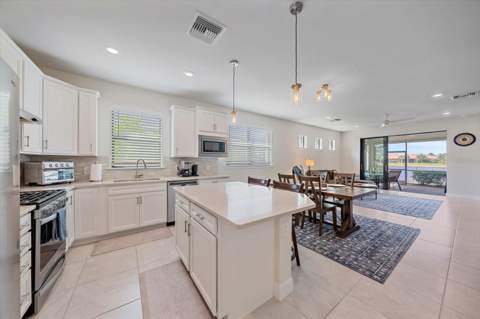 7022 Holbrook Cove, Lakewood Ranch FL - photo 7 of 43