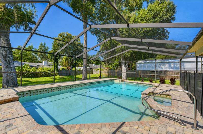 4 bedroom Single Family Residence at 1101 Oakridge Manor Drive, Oakridge Manor, Brandon — photo 2