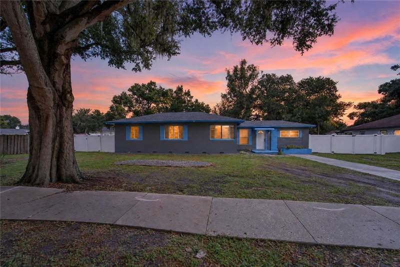 4 bedroom Single Family Residence at 627 Holly Place, Shore Acres, Lakeland — photo 2