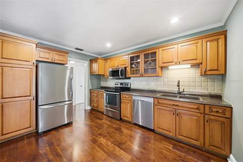 1216 S Pine Lake Drive, Tampa FL - photo 18 of 47