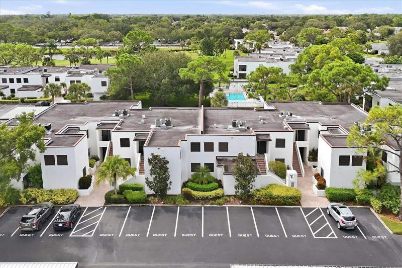 2 bedroom Condominium at 5030 Marsh Field Road #22, Heronmere/The Meadows, Sarasota — photo 2