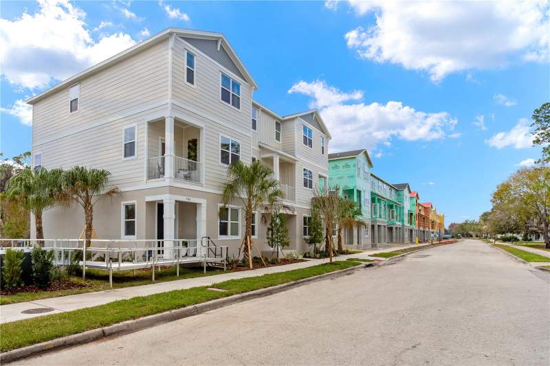 4 bedroom Townhouse at 9604 Tate Lane, Westchase Station Townhomes, Westchase — photo 3