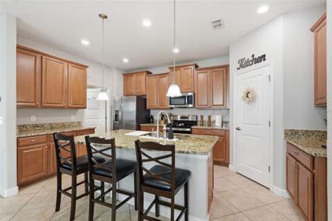 11804 Valhalla Woods Drive, Riverview FL - photo 7 of 37