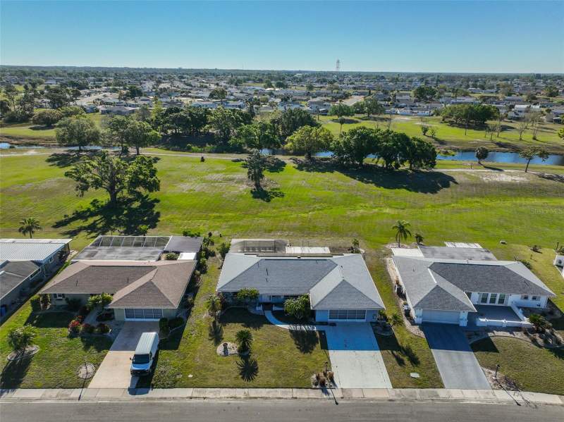 4 bedroom Single Family Residence at 672 Allegheny Drive, Del Webbs Sun City Florida Un, Sun City Center — photo 2