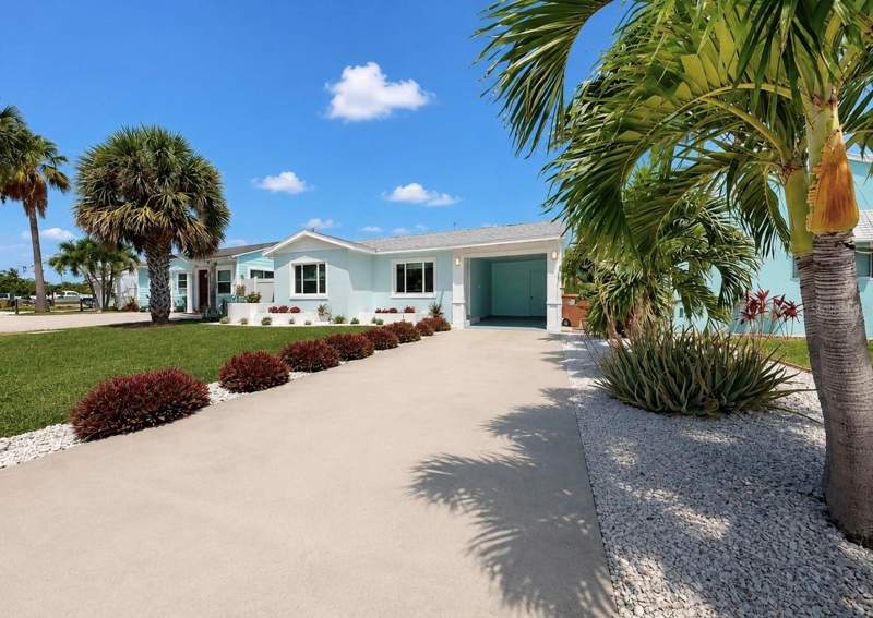 2 bedroom Single Family Residence at 480 S Bayshore Drive, Gulf Shores 4th Add, Madeira Beach — photo 4