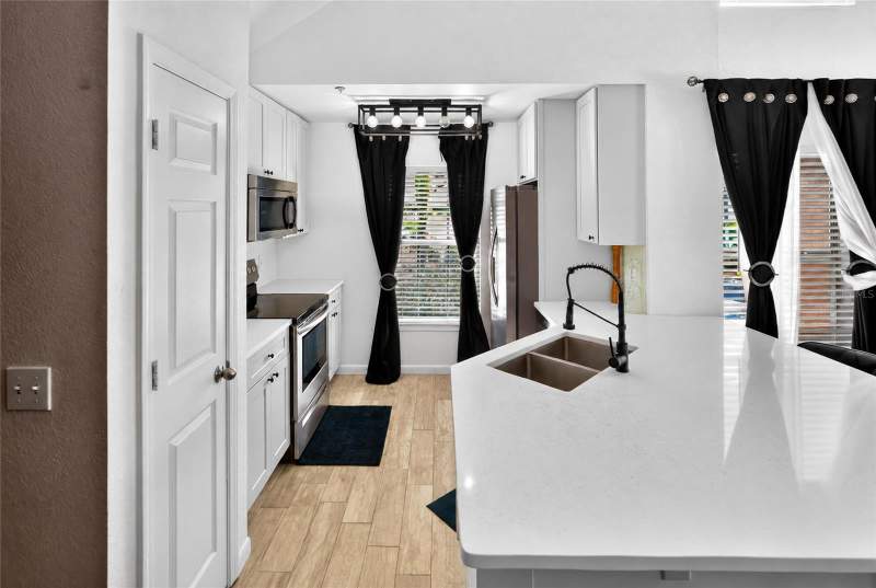 2 bedroom Townhouse at 9093 Lee Vista Boulevard #905, Central Pk/Lee Vista, Orlando — photo 3