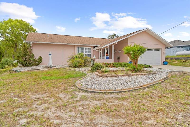 2 bedroom Single Family Residence at 13378 Drayton Drive, Spring Hill, Spring Hill — photo 3