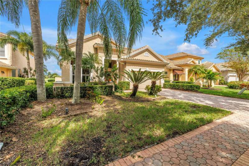 4 bedroom Single Family Residence at 9724 Sago Point Drive, Bayou Club Estates Tr 5 Ph 1, Seminole — photo 2