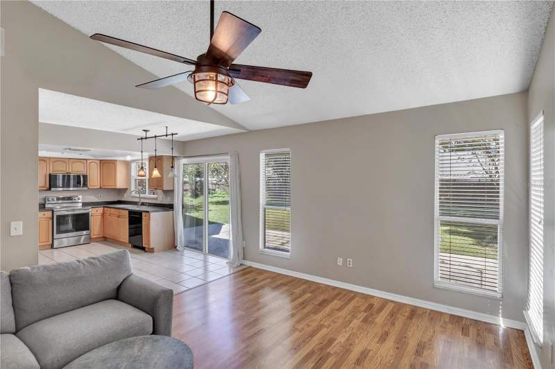 3 bedroom Single Family Residence at 1018 Malcolm Court, Alafaya Woods Ph 12B, Oviedo — photo 5