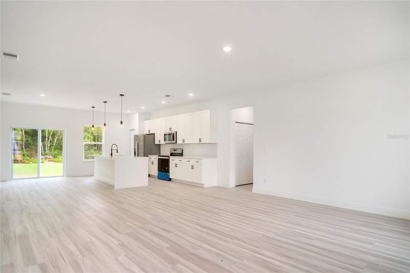 4 bedroom Single Family Residence at 417 Marion Oaks Lane, Marion Oaks Un Three, Ocala — photo 4