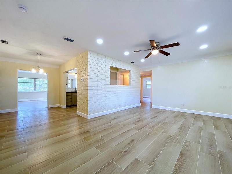 3 bedroom Single Family Residence at 9813 51st Avenue, Bay Pines Estates, St Petersburg — photo 2