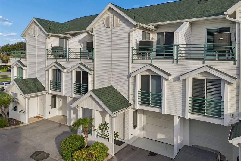 3 bedroom Townhouse at 320 Island Way #304, Cutter Cove Condo, Clearwater Beach — photo 2