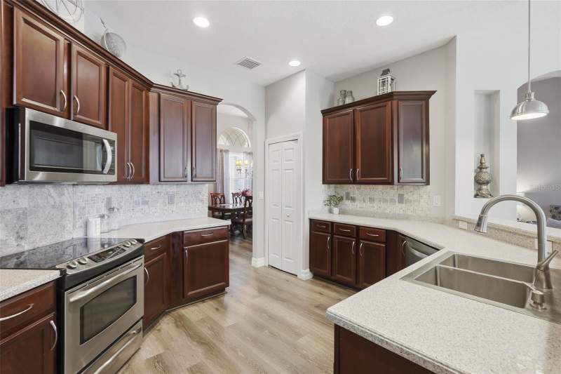 5 bedroom Single Family Residence at 12903 Drakefield Drive, Deerfield Lakes, Spring Hill — photo 5