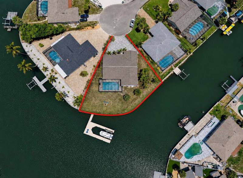 4 bedroom Single Family Residence at 6301 Cottonwood Lane, Apollo Beach Unit 13 Pt 1 Re, Apollo Beach — photo 2