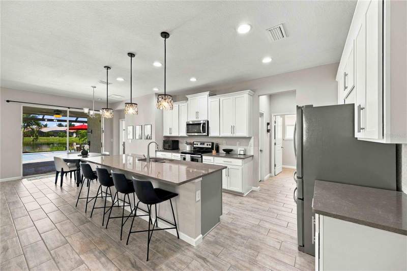 3 bedroom Single Family Residence at 11624 Renaissance Boulevard, Renaissance/West Vlgs Ph 1, Venice — photo 4