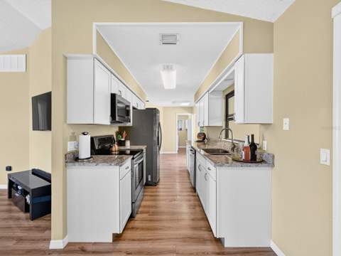 11362 Willmington Boulevard, Port Charlotte FL - photo 13 of 66