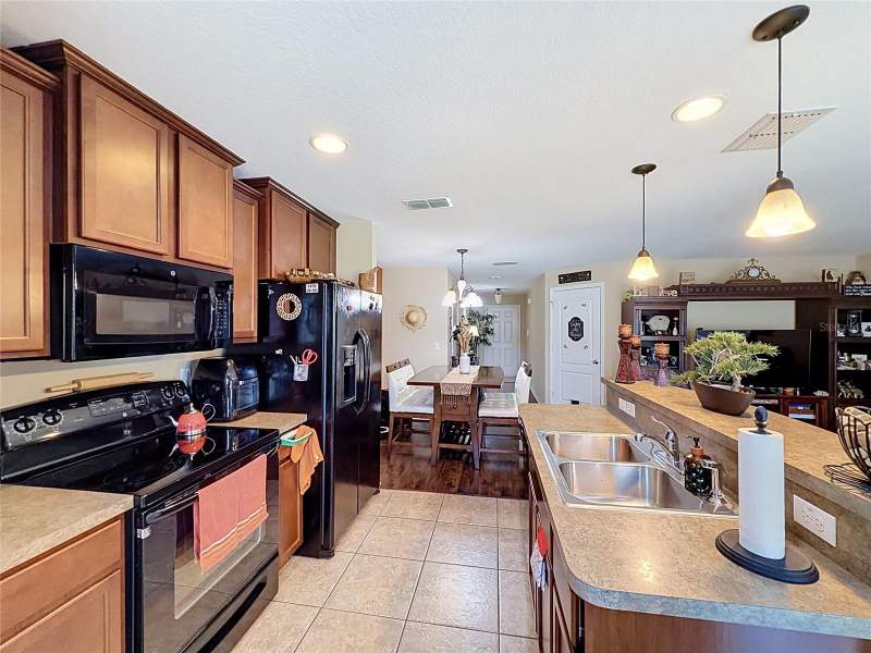 3 bedroom Townhouse at 6420 Windsor Lake Circle, Windsor Lake Twnhms East, Sanford — photo 2