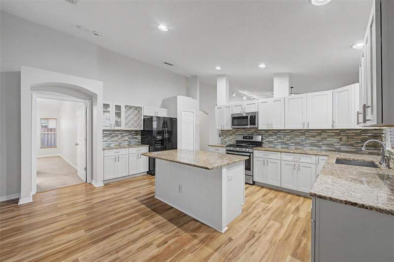 4 bedroom Single Family Residence at 6222 Crickethollow Drive, Bloomingdale Ridge, Riverview — photo 5