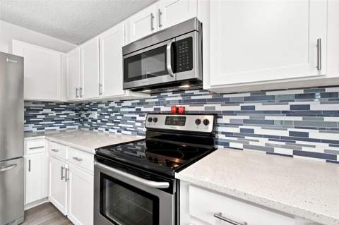 7123 Silvermill Drive, Tampa FL - photo 23 of 71