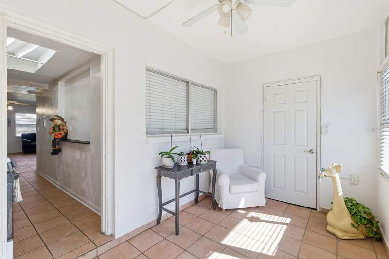 1 bedroom Condominium at 5876 21st Street #5, Town Apts Condo, St Petersburg — photo 3