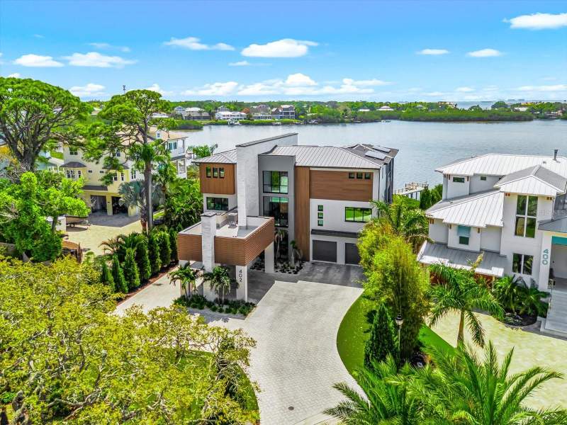 5 bedroom Single Family Residence at 402 Hillsborough Street, Tomaqua, Palm Harbor — photo 2