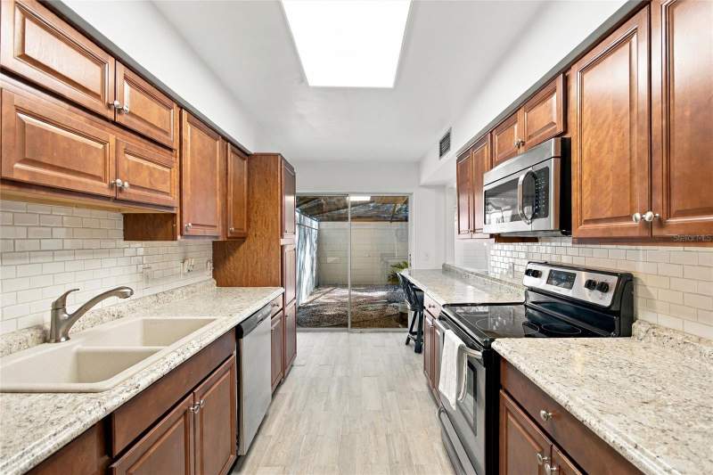 2 bedroom Condominium at 2212 Starboard #2212, Hartridge Landing, Winter Haven — photo 4
