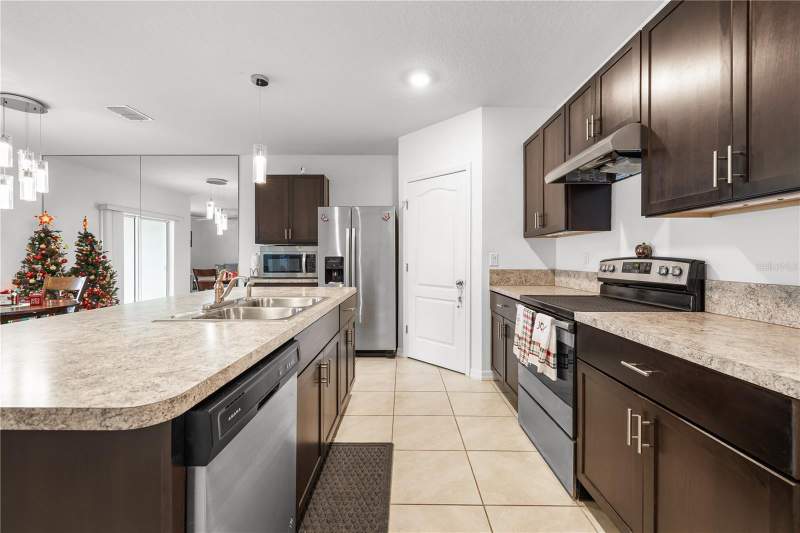 4 bedroom Single Family Residence at 415 Francisco Way, Poinciana Village 1 Nbhd 1 South, Kissimmee — photo 2