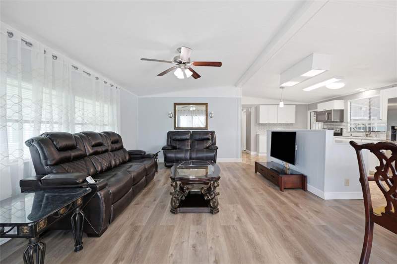 2 bedroom Manufactured Home at 4903 Blanco Drive, Casa Del Sol, Zephyrhills — photo 4