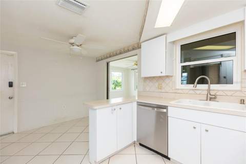 1447 Weyford Lane, Holiday FL - photo 10 of 39