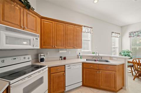 10199 Holly Berry Drive, Weeki Wachee FL - photo 12 of 53