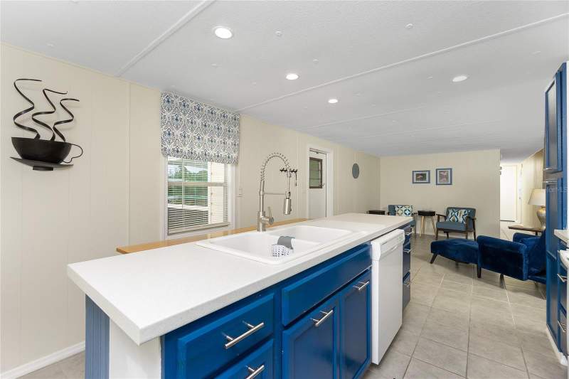2 bedroom Manufactured Home at 7436 Arbela Street, Village Holiday Lake, Port Charlotte — photo 5