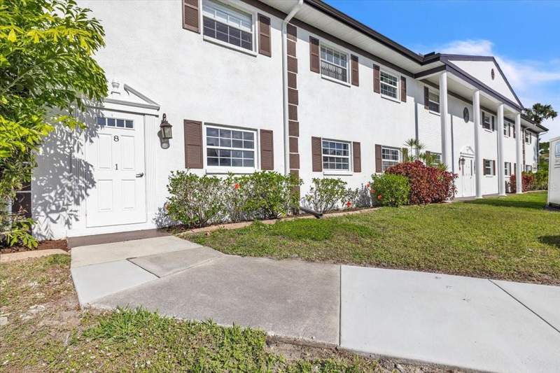2 bedroom Condominium at 7043 New Post Drive #1, Foxmoor Condo, North Fort Myers — photo 3