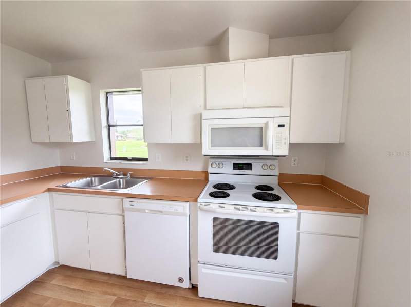 2 bedroom Condominium at 6410 Heritage Lane, Cambridge Village West, Bradenton — photo 4