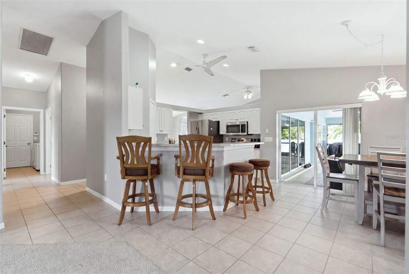 3 bedroom Single Family Residence at 413 NW 17th Place, Cape Coral, Cape Coral — photo 4