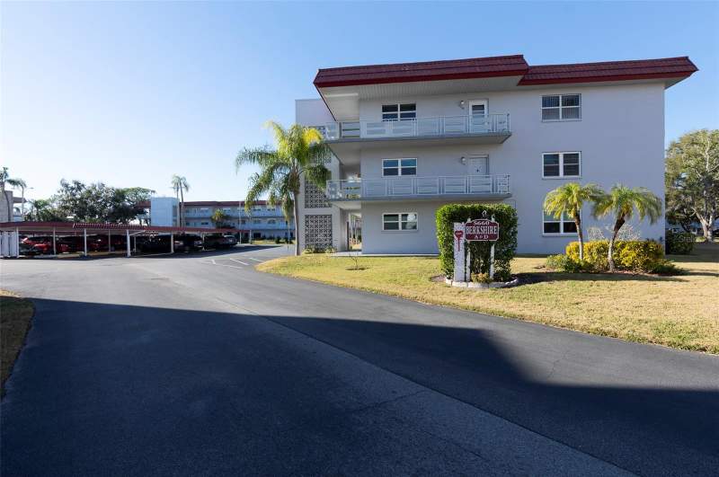 1 bedroom Condominium at 5660 80th Street #A202, Five Towns Of St Pete, St Petersburg — photo 2