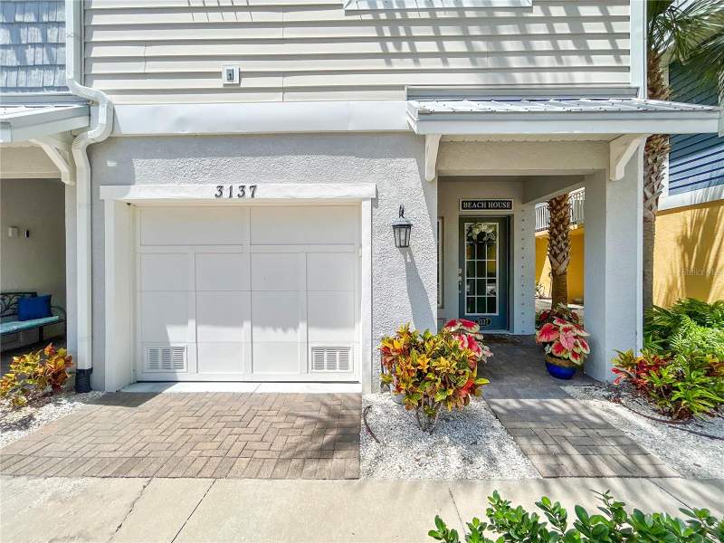 3 bedroom Townhouse at 3137 Moorings Drive, Cove At Loggerhead Marina, St Petersburg — photo 2