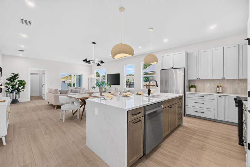 4 bedroom Single Family Residence at 4410 4TH AVENUE, HALLS CENTRAL AVE 3, ST PETERSBURG — photo 5