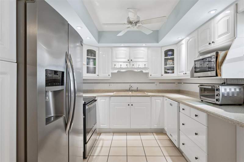 2 bedroom Condominium at 5130 Brittany Drive #1002, Bayway Isles Point Brittany Three, St Petersburg — photo 4
