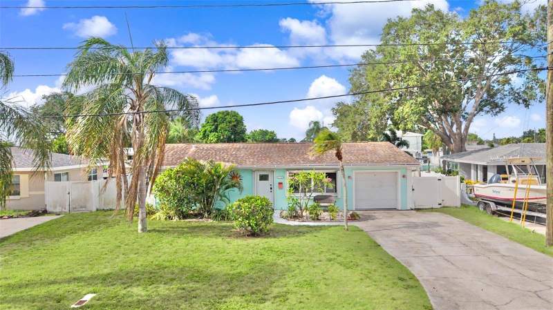 3 bedroom Single Family Residence at 9472 TREASURE LANE, SUN PLAZA ISLES, ST PETERSBURG — photo 1