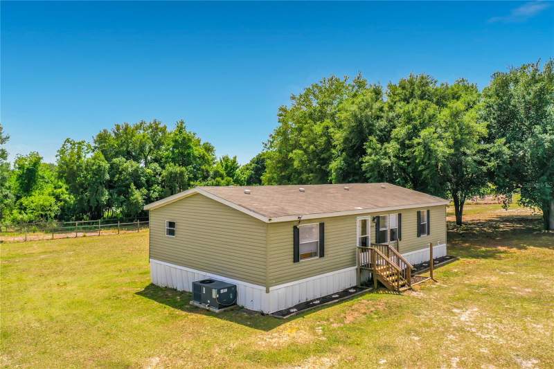3 bedroom Manufactured Home at 8108 Sergeant Pepper Drive, Blue Spring Lake Sub, Howey In The Hills — photo 2