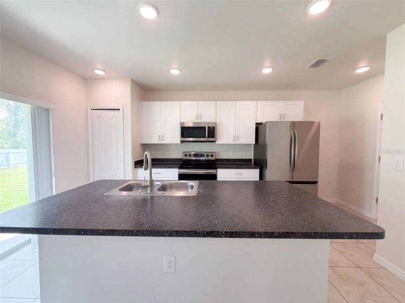 6 bedroom Single Family Residence at 370 Hyacinth Street, Port Charlotte Sec 050, Port Charlotte — photo 2