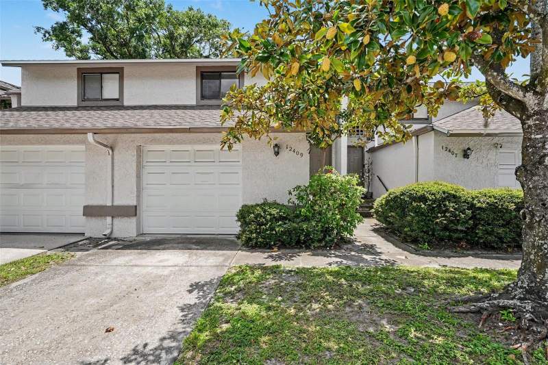 2 bedroom Townhouse at 12409 Titus Ct, Carlyle Garden Twnhms A Con, Tampa — photo 2
