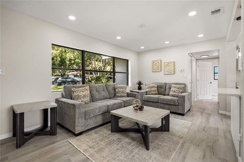4 bedroom Single Family Residence at 2601 Healy Drive, Silver Star Homes, Orlando — photo 3