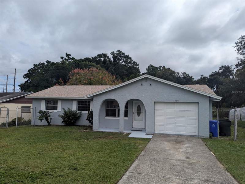 4 bedroom Single Family Residence at 1216 Robert King High Drive, Golden Northgate, Lakeland — photo 2