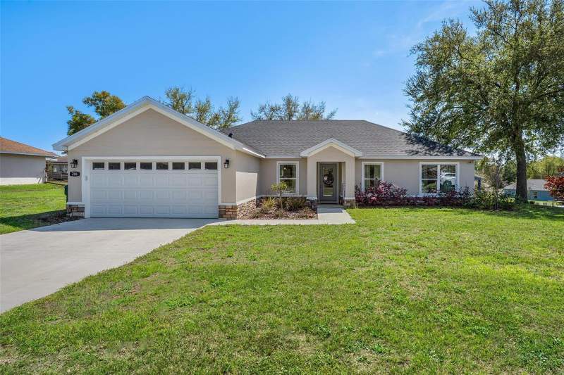 206 SHANNON LANE home for sale in Lady Lake Hidden Oaks
