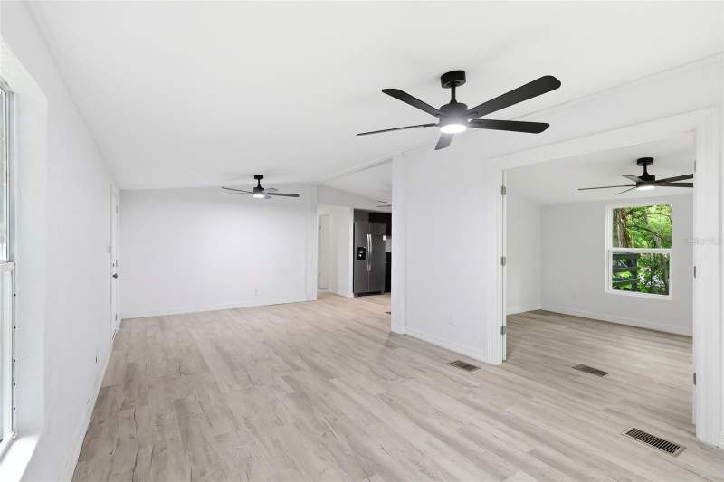 2 bedroom Manufactured Home at 403 Acorn Circle, Fruitland Park Oaktree Terrace Sub, Fruitland Park — photo 5