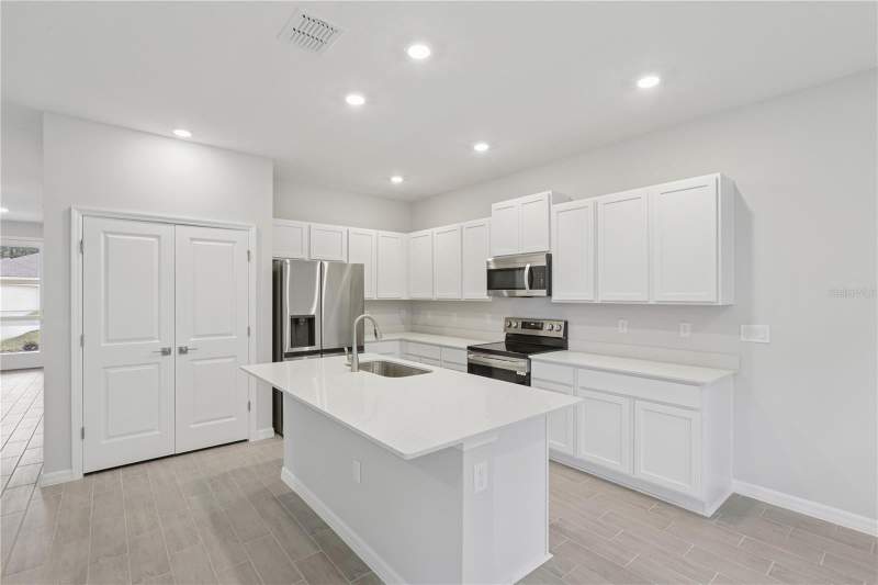 4 bedroom Single Family Residence at 17094 SW 20th Ct Road, Marion Oaks Unit 4, Ocala — photo 2