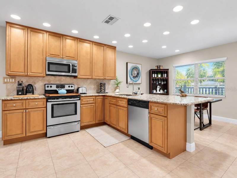 3 bedroom Single Family Residence at 2429 Park Street, Jungle Terrace Sec A, St Petersburg — photo 4